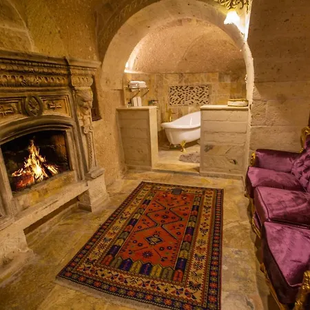 Royal Cave 3*